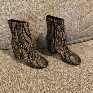 New Topshop jaquard booties